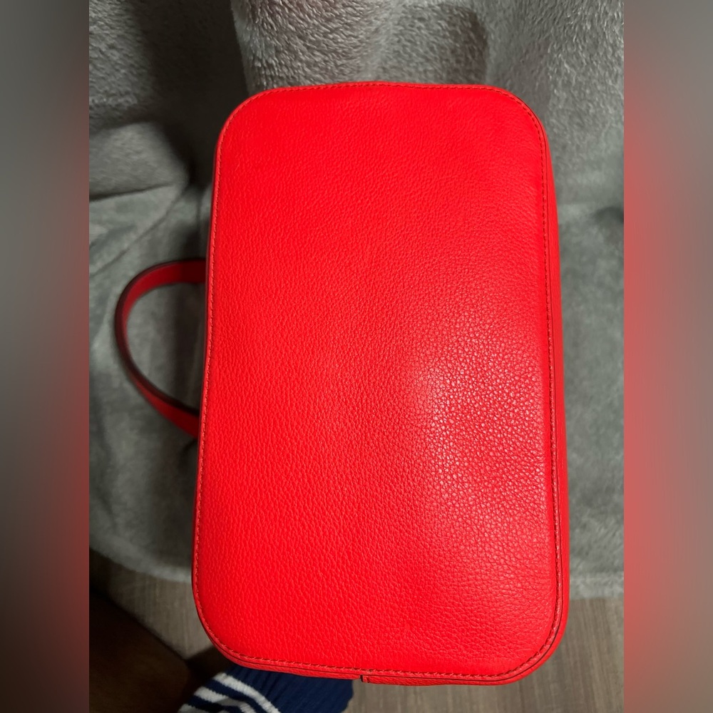Kate Spade New York MARTI LARGE BUCKET BAG in RED EUC - Picture 7 of 8